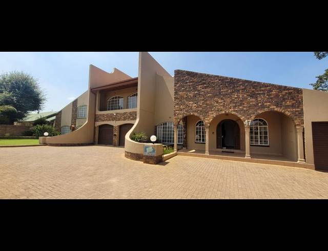 5 BEDROOM HOUSE FOR SALE IN BRACKENHURST